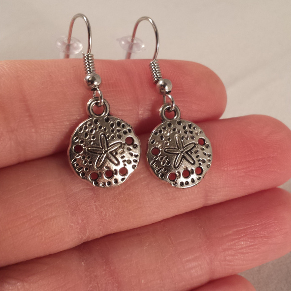 Kristy's Jewels Jewelry - Silver Sand Dollar Seashell Dangle Earrings Gorgeous Party Gift